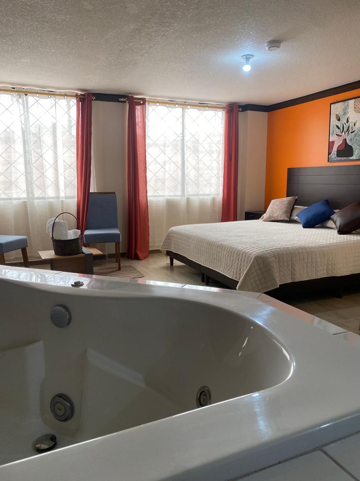 Hostal Guayllabamba Quito Exterior photo